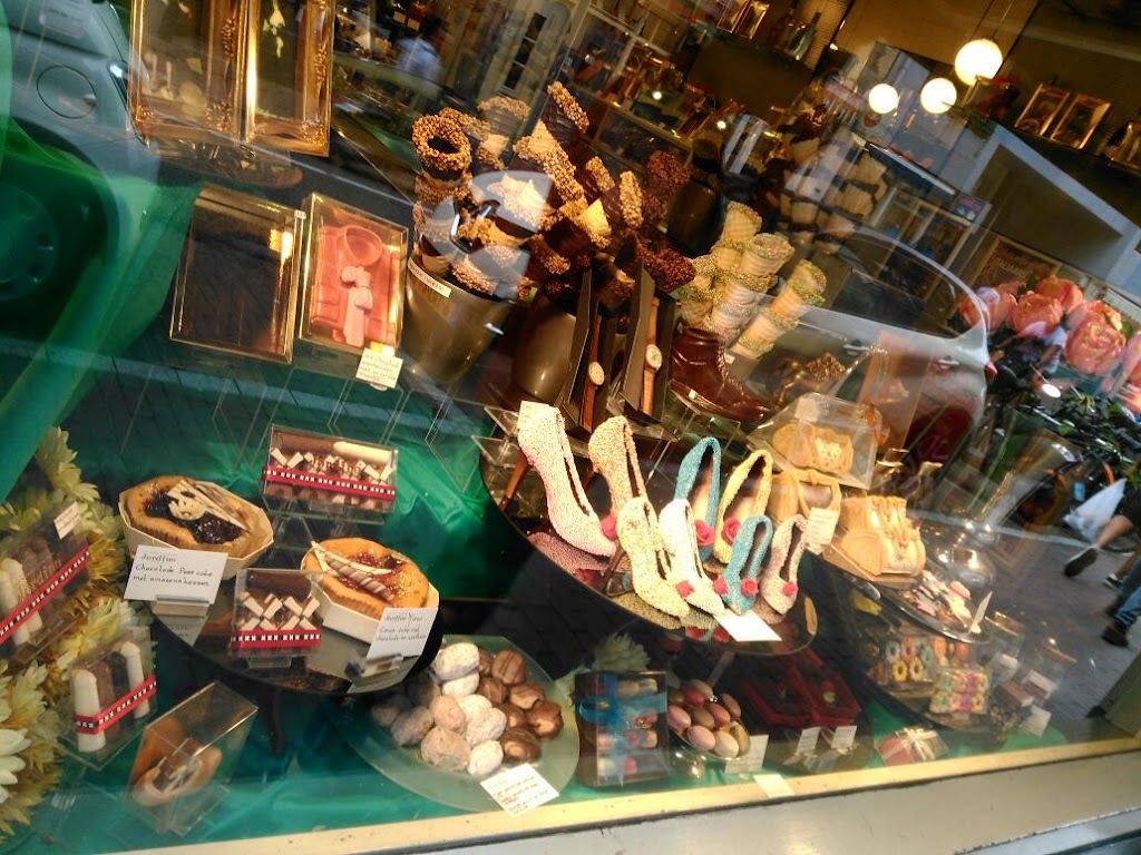 Chocolaterie icecreamshop Jordino | Haarlemmerdijk 25-A, 1013 KA Amsterdam, Netherlands | Phone: 020 420 3225