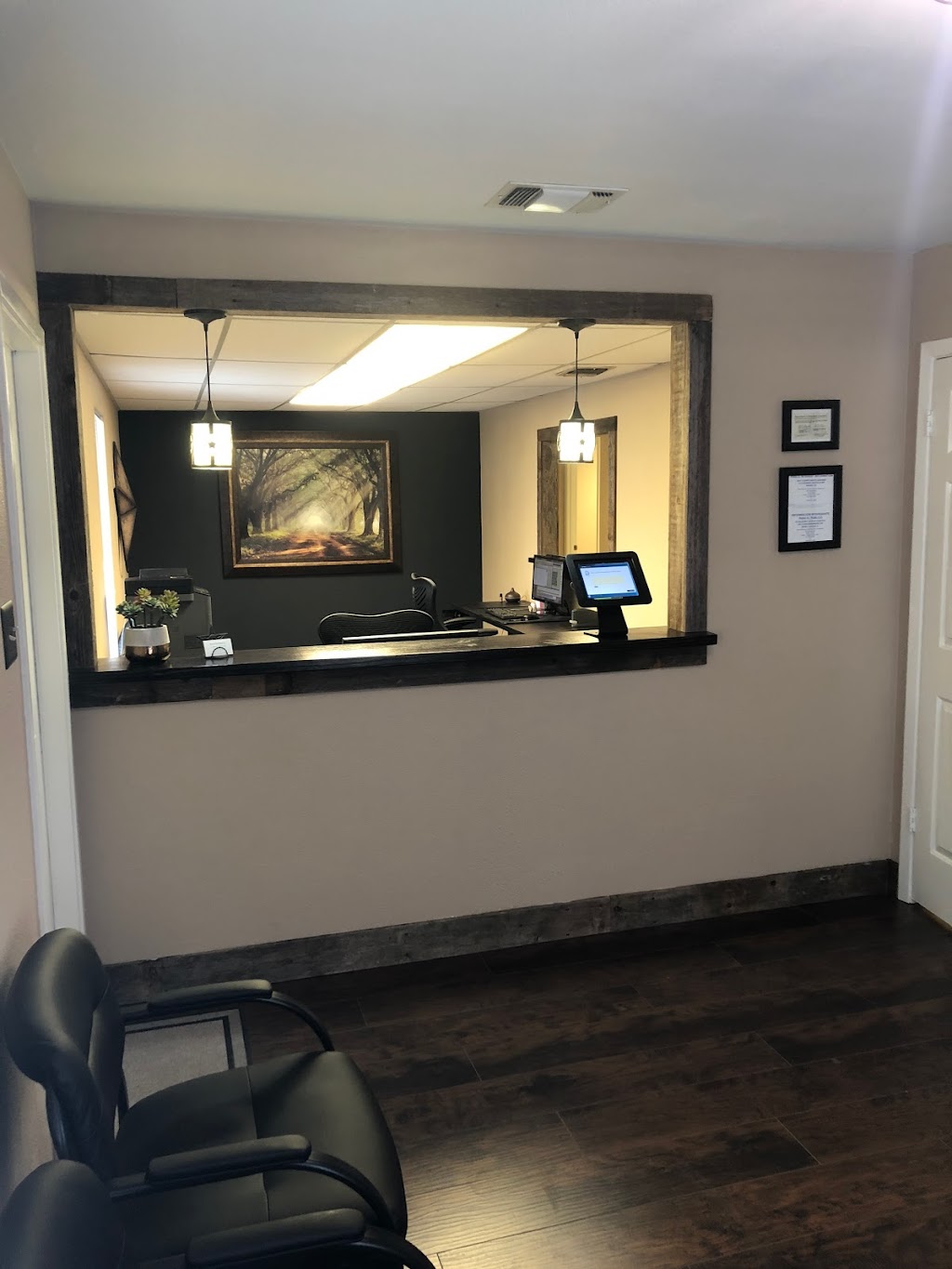 Dover Chiropractic | 1312 Geneva St ste a, Castroville, TX 78009, USA | Phone: (830) 931-2211