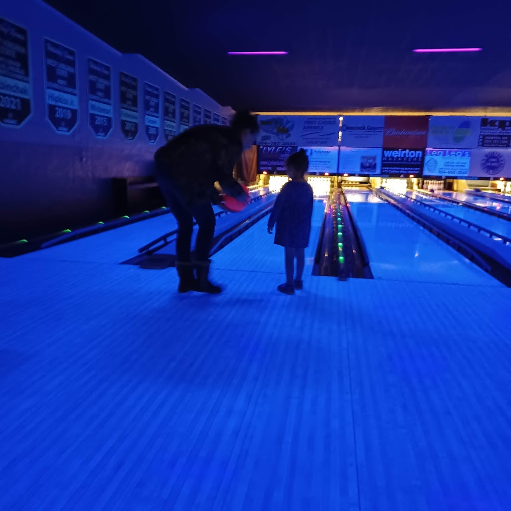 Holiday Lanes | 3745 Main St, Weirton, WV 26062, USA | Phone: (304) 748-6116