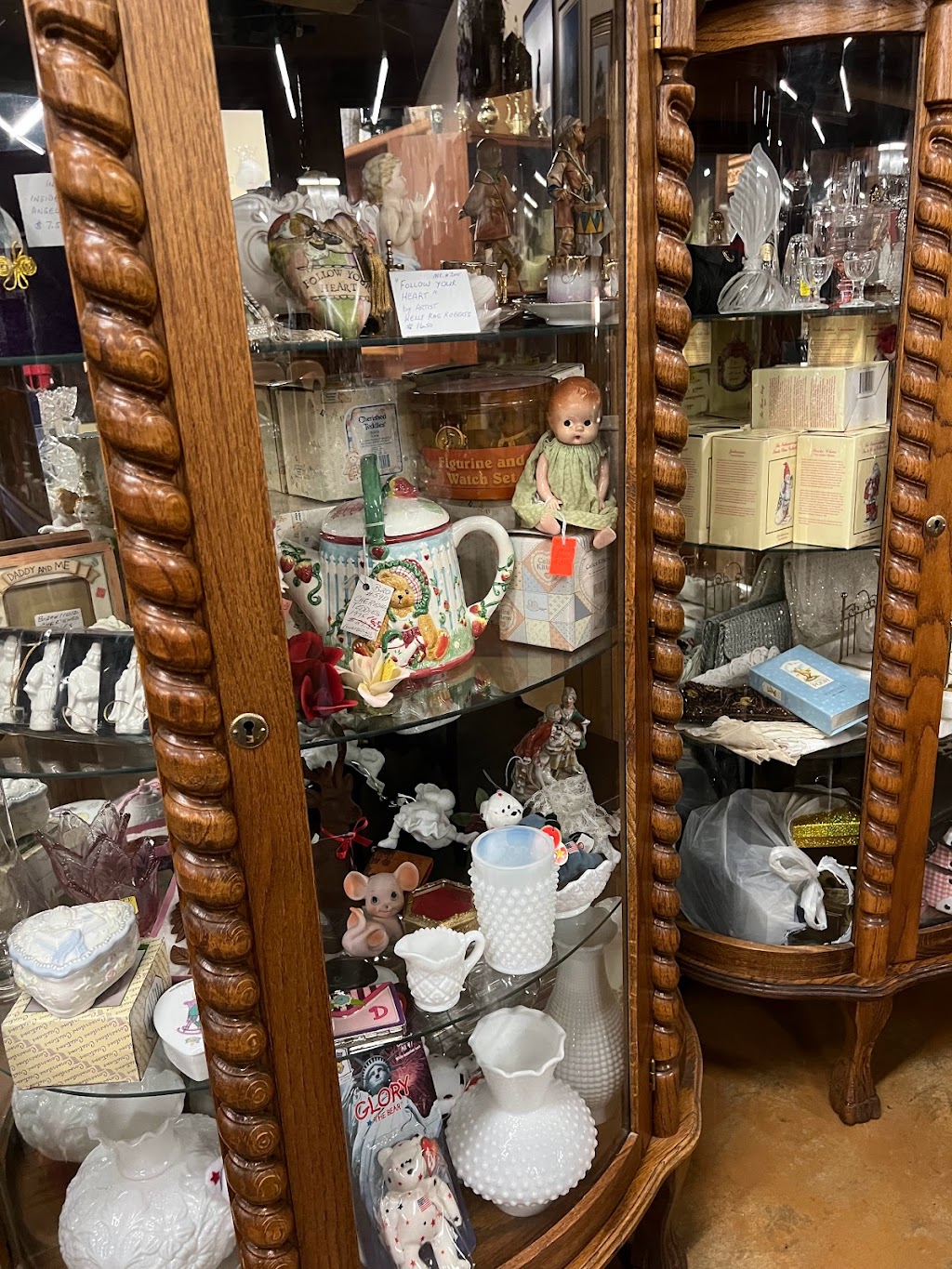 Antique Treasures | 201 Harwood Rd, Bedford, TX 76021, USA | Phone: (817) 281-0809