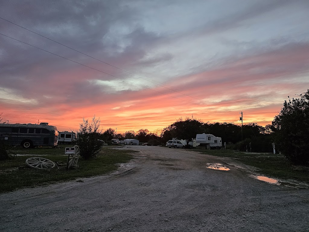 Lil Bit Country RV Park | 139 Hcr 2415 N, Hillsboro, TX 76645, USA | Phone: (254) 582-5688