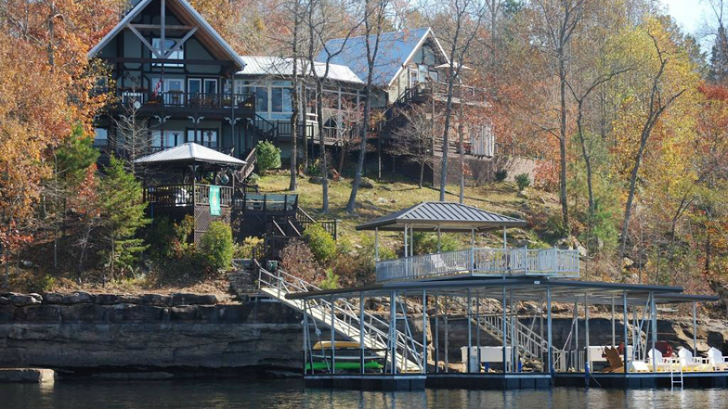 Smith Lake Bed & Breakfast | 994 Co Rd 4230, Crane Hill, AL 35053, USA | Phone: (256) 747-6057