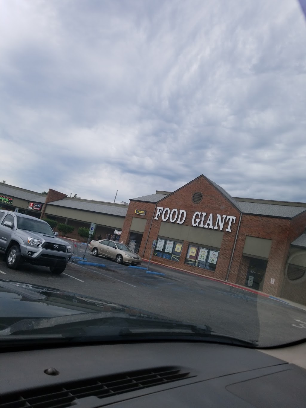 Food Giant | 6662 AL-75, Pinson, AL 35126, USA | Phone: (205) 681-7440