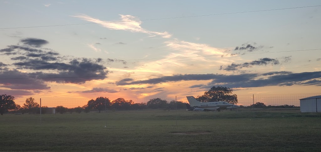 Pleasanton Municipal Airport KPEZ | 340 Airport Rd, Pleasanton, TX 78064, USA | Phone: (830) 399-7334