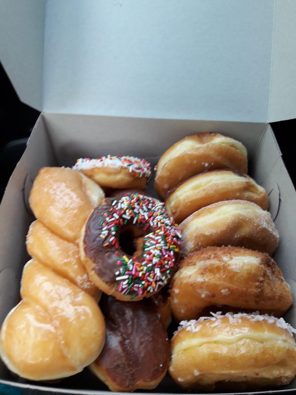 Donut King & Water | 7502 Katella Ave, Stanton, CA 90680, USA | Phone: (714) 892-2314