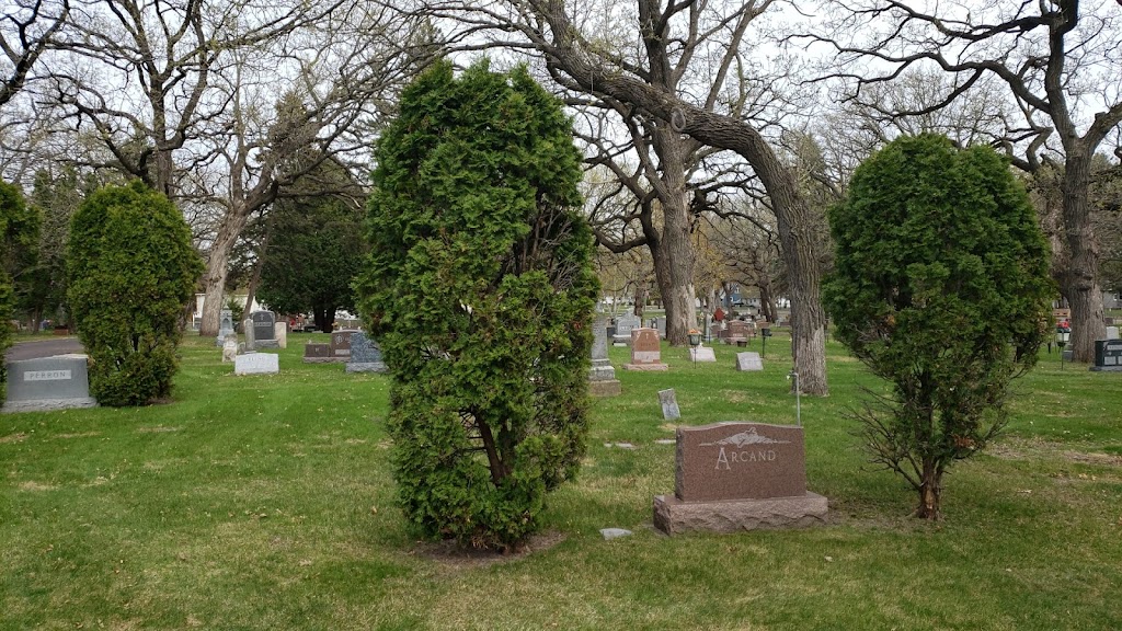 St. Mary of the Lake Cemetery | Stillwater St, White Bear Lake, MN 55115, USA | Phone: (651) 407-0532