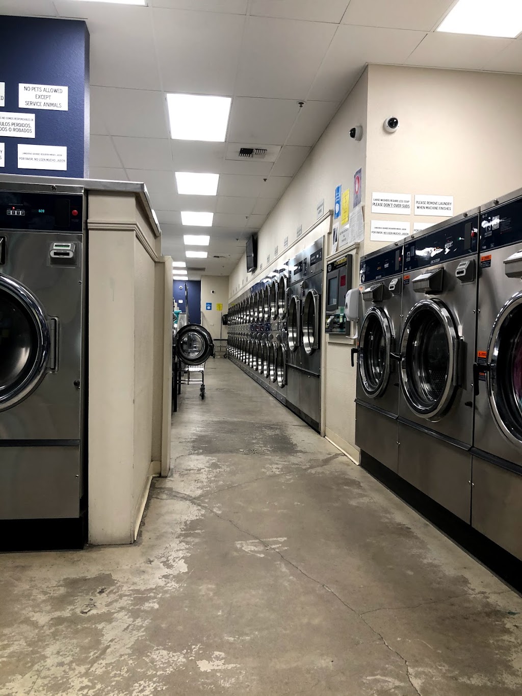 Countryside Laundromat | 1875 Countryside Dr, Turlock, CA 95380, USA | Phone: (209) 850-9235