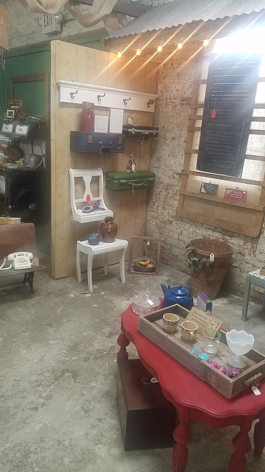 Another Time Vintage | 142 W Irving Blvd, Irving, TX 75060, USA | Phone: (714) 615-4936
