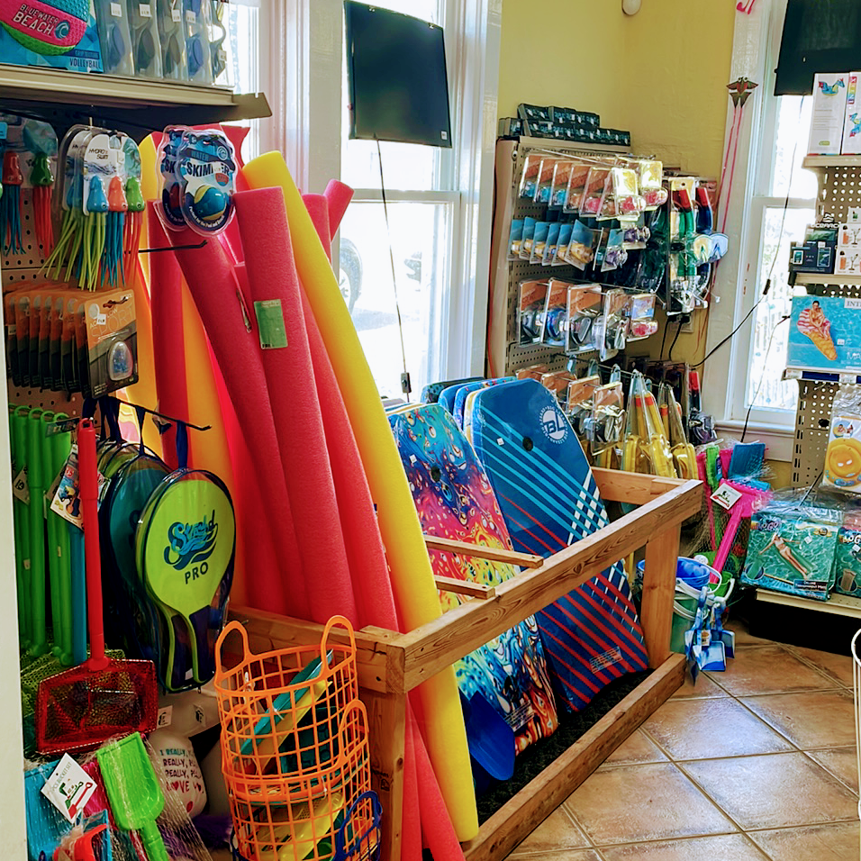 AMI Beach Hut | 9901 Gulf Dr, Anna Maria, FL 34216, USA | Phone: (941) 281-2124