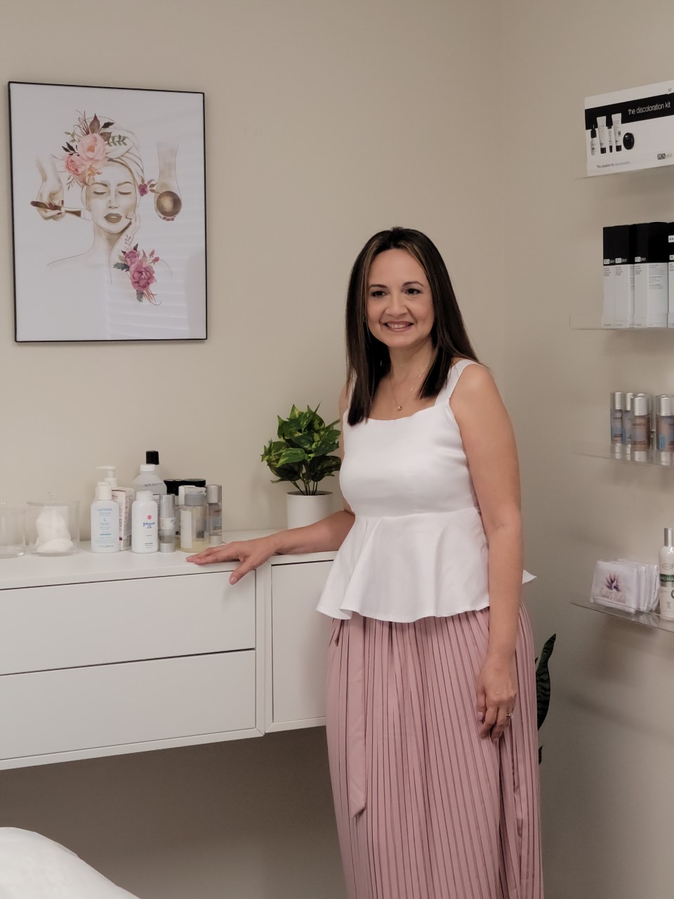 Isabels Esthetic | Hoffner Office Center, 5448 Hoffner Ave Suite 105, Orlando, FL 32812, USA | Phone: (407) 203-1800