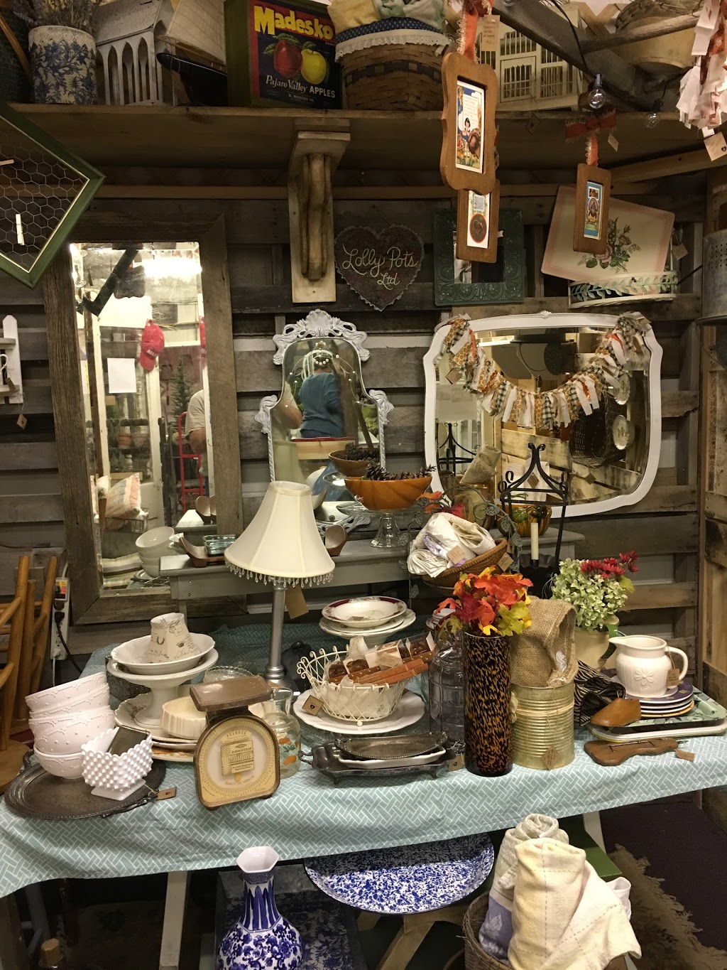 secondhand chic marketplace | 910 N 2nd St, St Charles, MO 63301, USA | Phone: (636) 294-3516