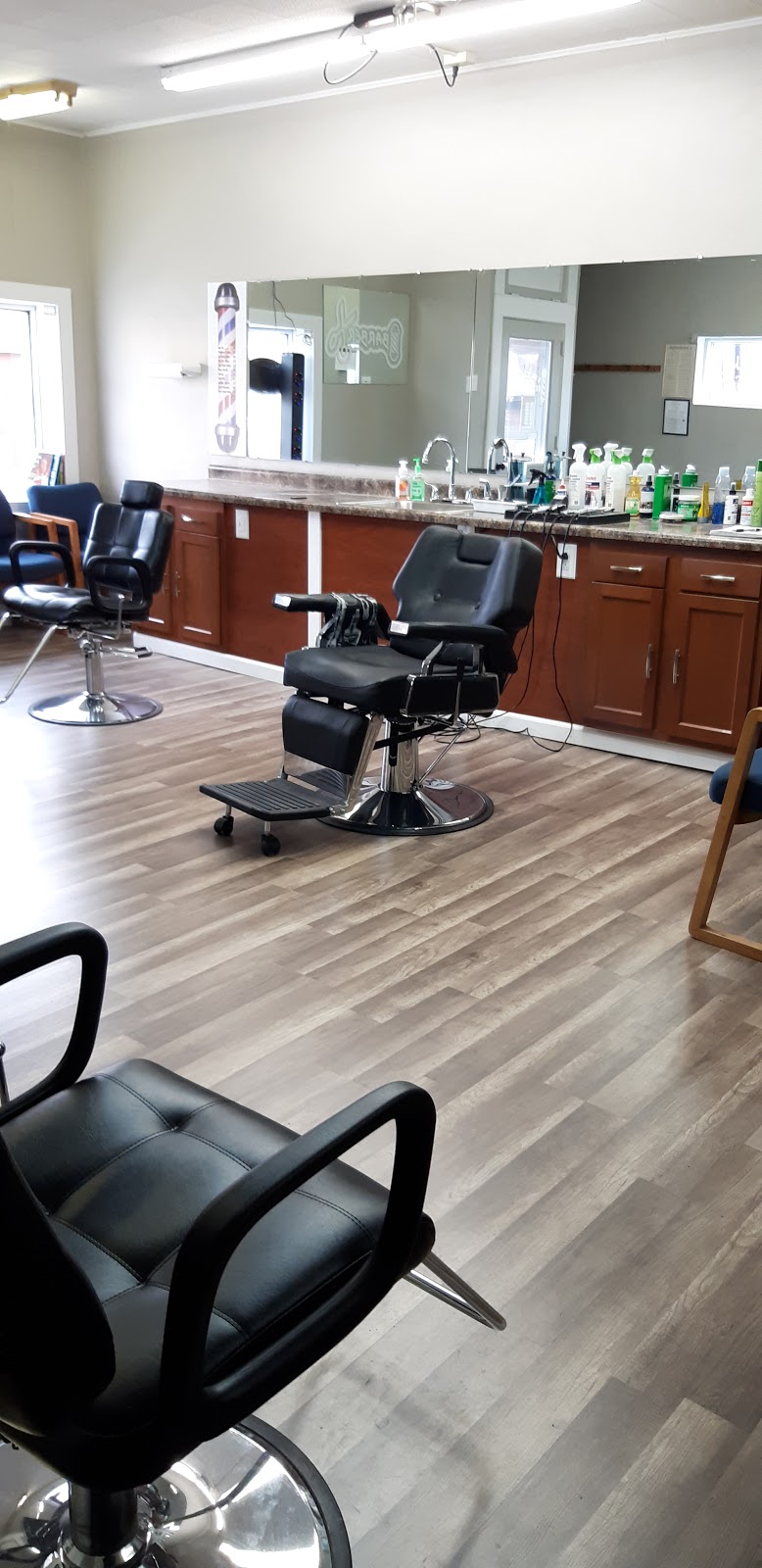 LALAS BARBERSHOP &SALON | 178 12th St, Campbell, OH 44405, USA | Phone: (330) 519-1276