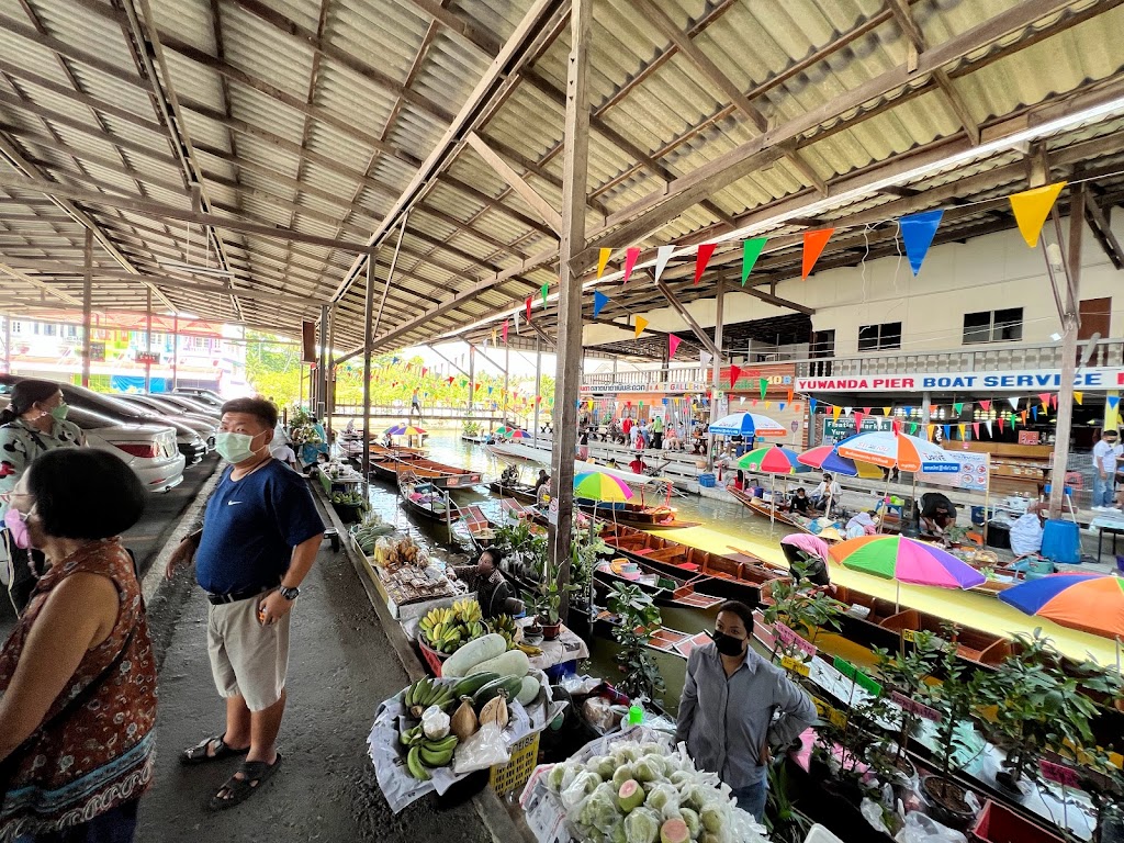 Damnoen Saduak Floating Market | 51 Tambon Damnoen Saduak, Amphoe Damnoen Saduak, Chang Wat Ratchaburi 70130, Thailand | Phone: 085 222 7470