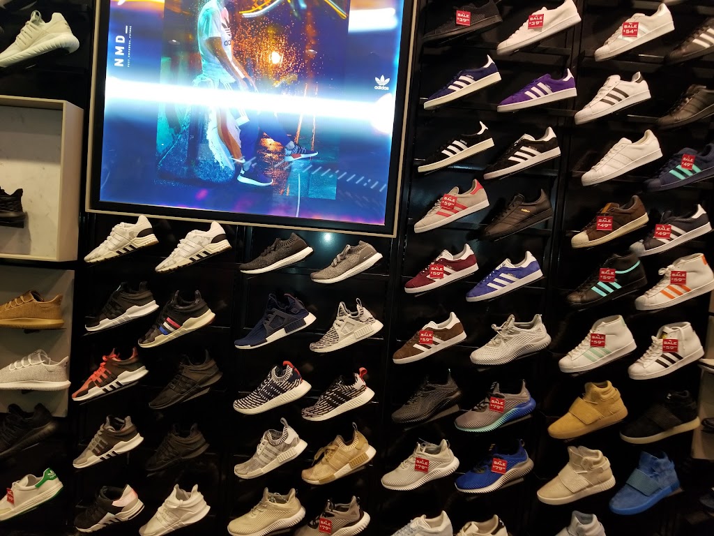 Foot Locker | 1074 Green Acres Mall Space 113, Valley Stream, NY 11581, USA | Phone: (516) 593-0906