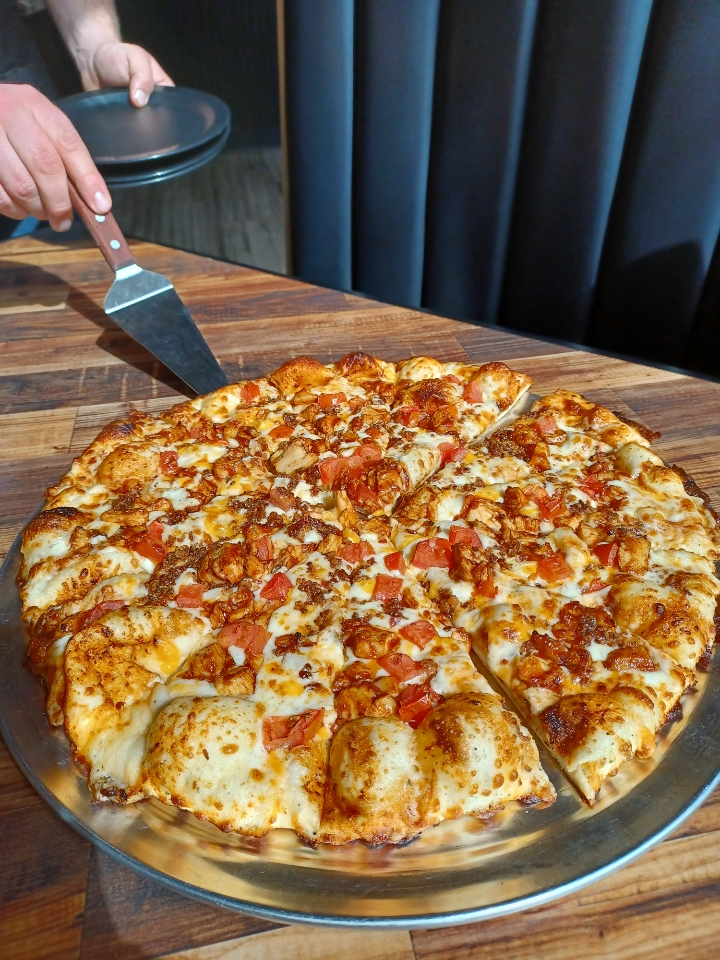 Round Table Pizza | 1100 W Tehachapi Blvd Suite A, Tehachapi, CA 93561, USA | Phone: (661) 822-5700