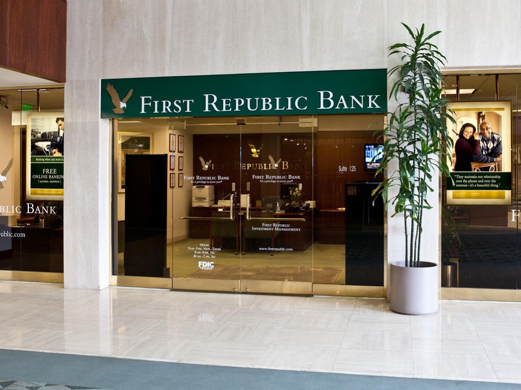 First Republic Bank | 1200 Prospect St, La Jolla, CA 92037, USA | Phone: (858) 454-8883