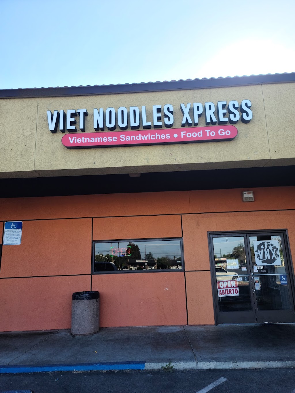 Viet Noodles Xpress | 2400 Coffee Rd suite h, Modesto, CA 95355, USA | Phone: (209) 596-4274