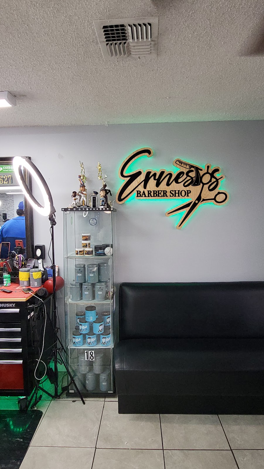 Ernesto’s Barbershop | 2375 E Tropicana Ave, Las Vegas, NV 89119, USA | Phone: (702) 749-6327