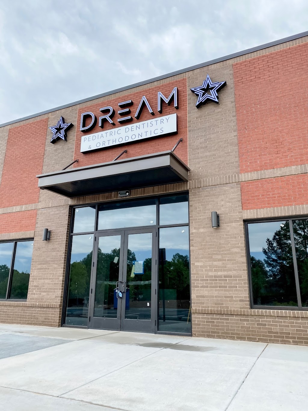 Dream Pediatric Dentistry and Orthodontics of Newnan | 2081 Newnan Crossing Blvd Suite 100, Newnan, GA 30265 | Phone: (470) 541-2426