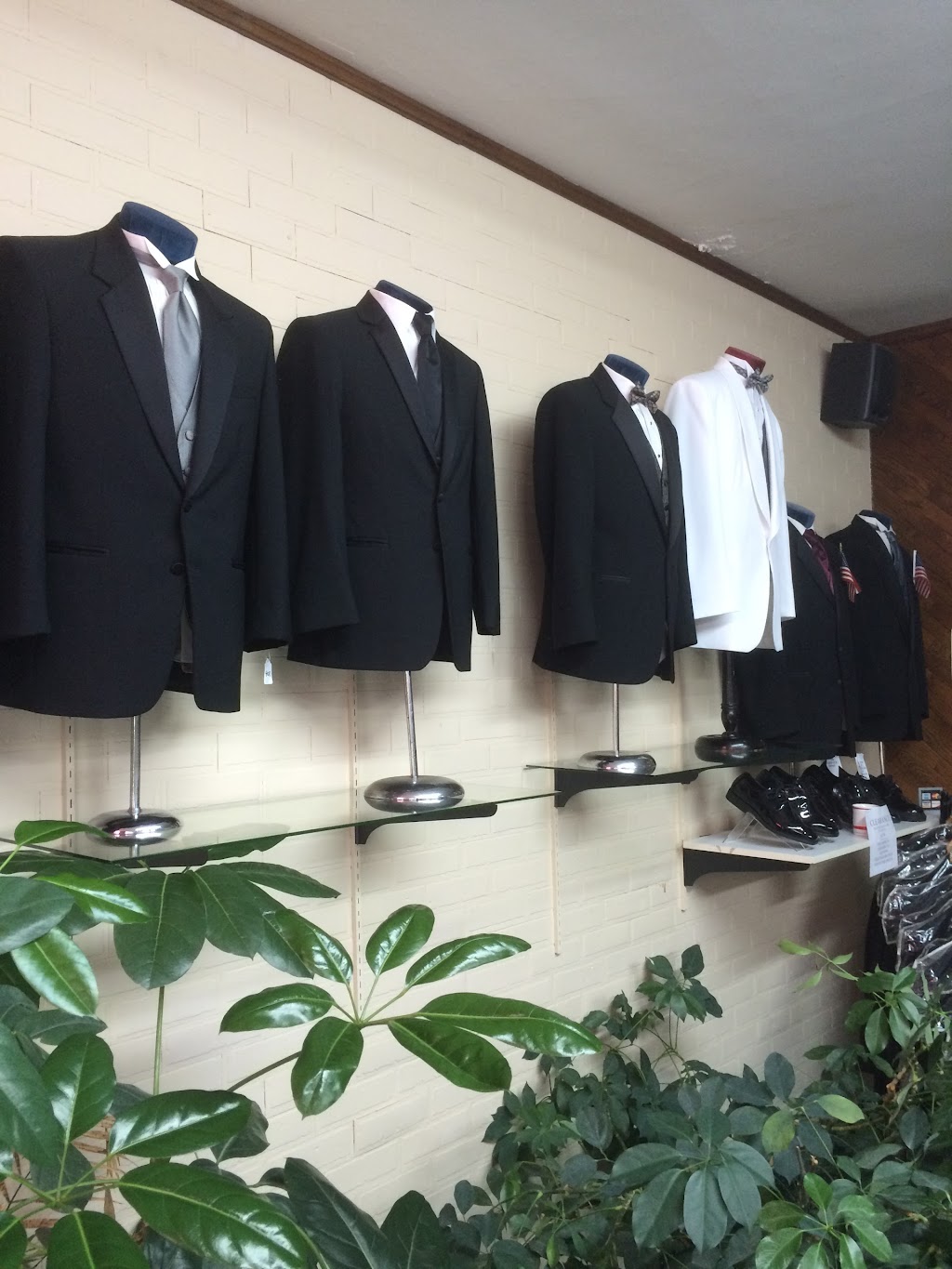 After Hours Tuxedo Rental | 2715 Wilson Blvd, Arlington, VA 22201, USA | Phone: (571) 447-9380