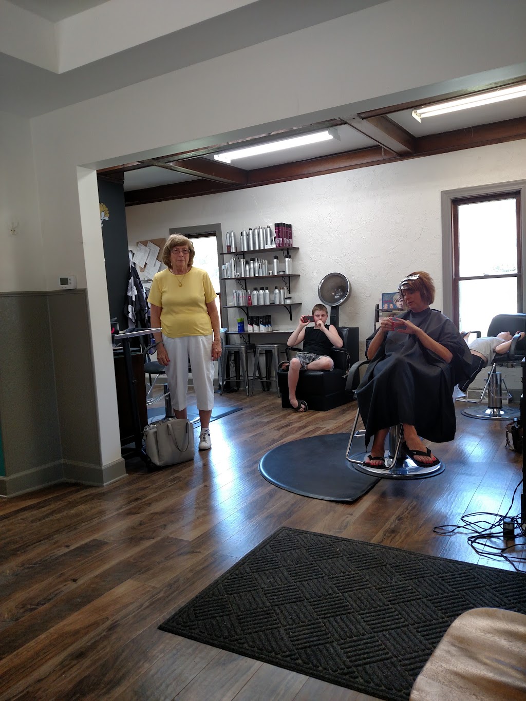 Jenz Full Services Salon | 402 N 10th St, Plattsmouth, NE 68048, USA | Phone: (402) 296-2556