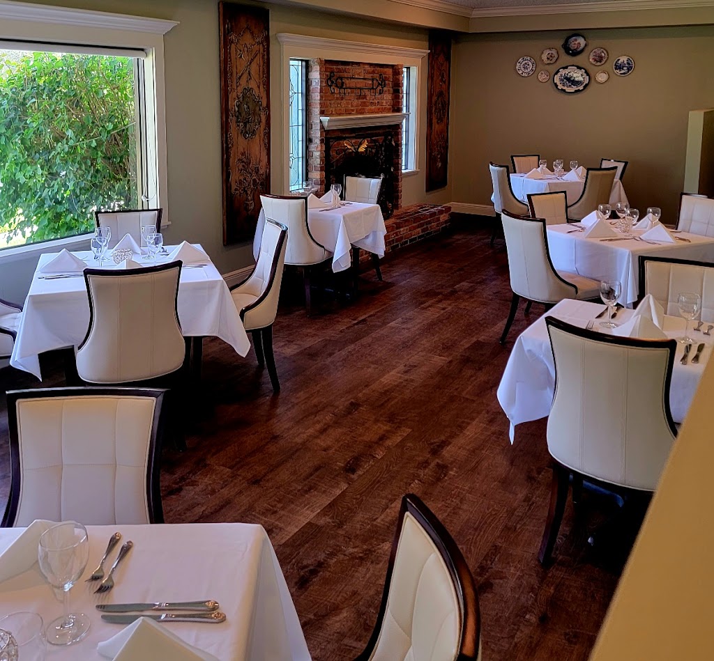 Roesslers Restaurant | 2033 Vamo Way, Sarasota, FL 34238, USA | Phone: (941) 966-5688