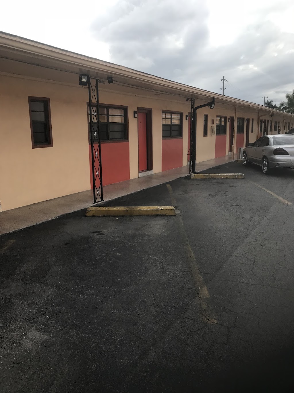 Tradewinds Motel | 846 N Krome Ave, Homestead, FL 33030, USA | Phone: (305) 247-5050