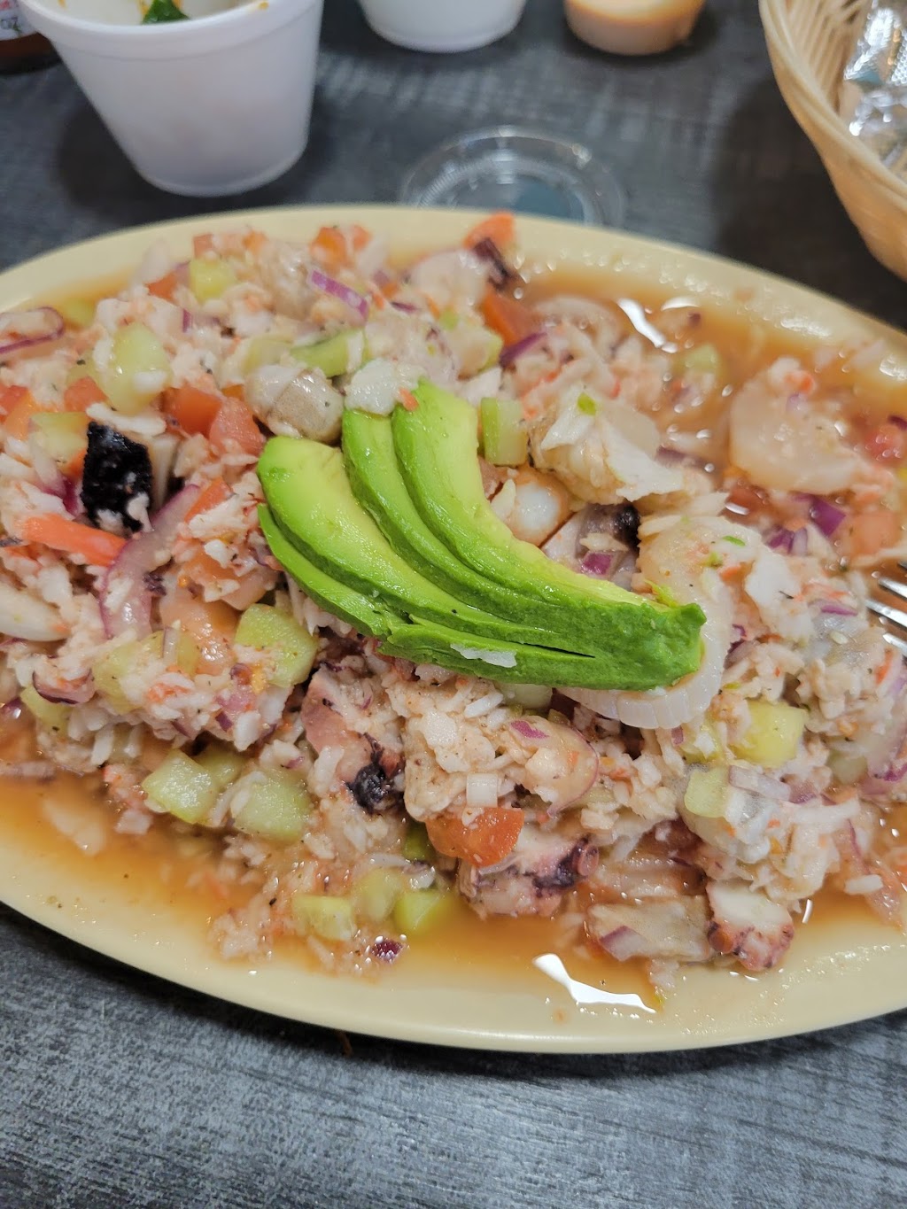 Las Islas Marias mariscos | 16301 Main St, Hesperia, CA 92345, USA | Phone: (760) 956-5300