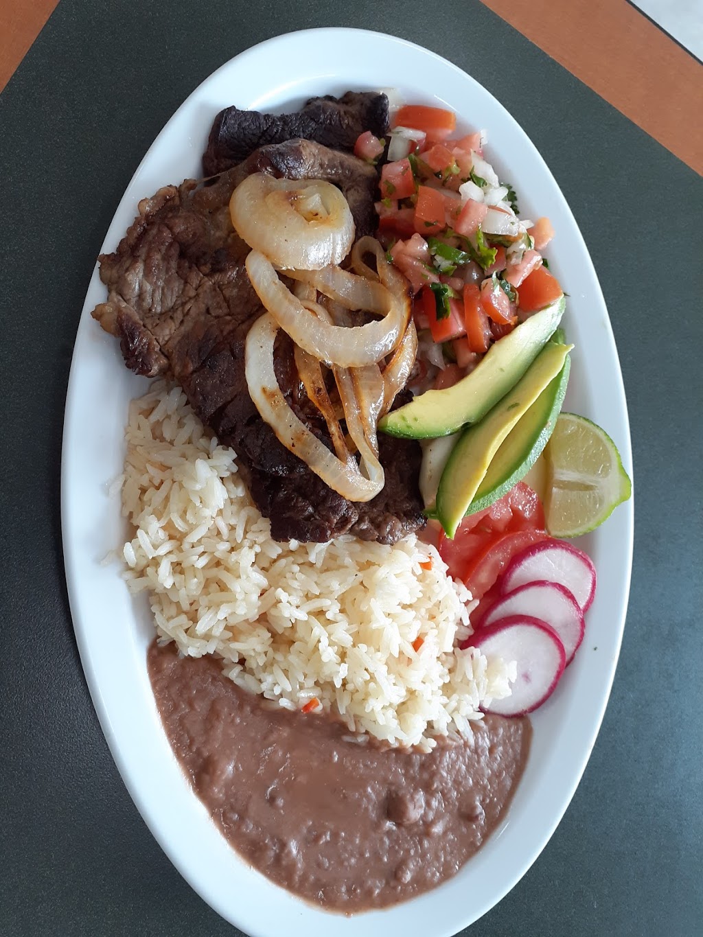 Milagro Salvadorian Restaurante | 3007 S Central Ave, Los Angeles, CA 90011, USA | Phone: (323) 676-5066