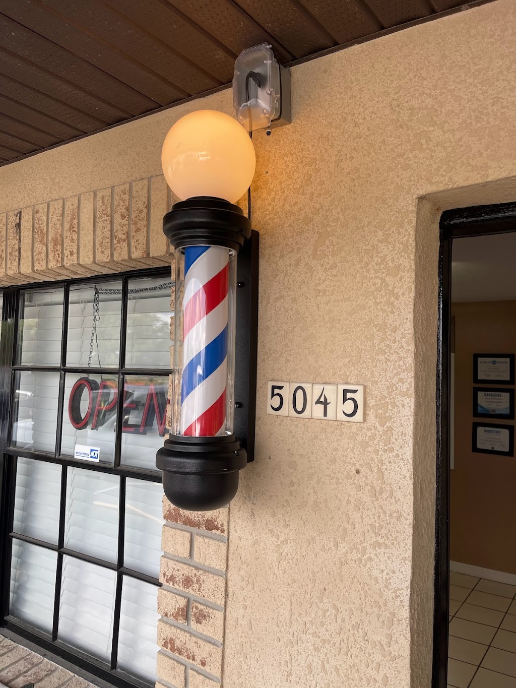 Santanas Barber Shop | 5045 Treiman Blvd, Ridge Manor, FL 33523, USA | Phone: (727) 368-1712