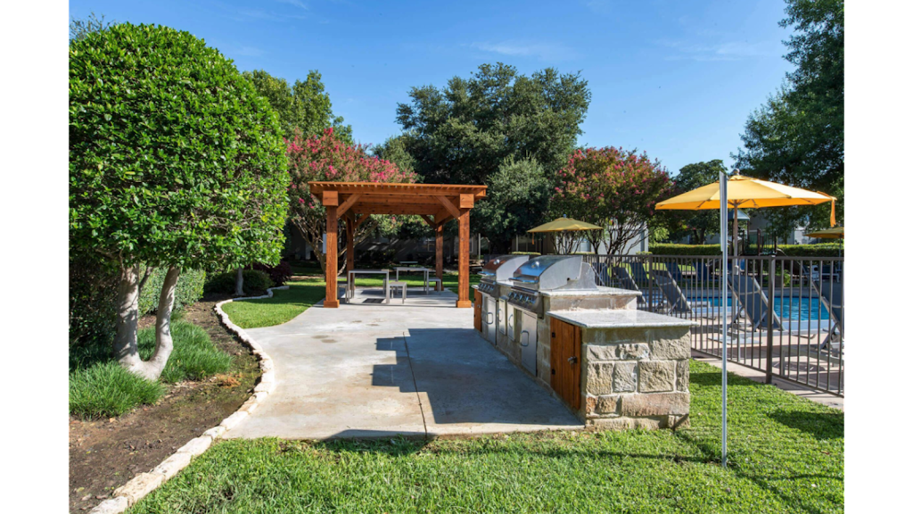 Valley Oaks Apartments | 101 E Pipeline Rd, Hurst, TX 76053, USA | Phone: (817) 587-4725