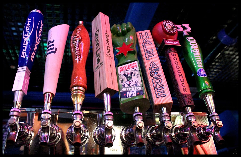 Dinos Bar | 6400 N Clark St, Chicago, IL 60626 | Phone: (773) 743-8282