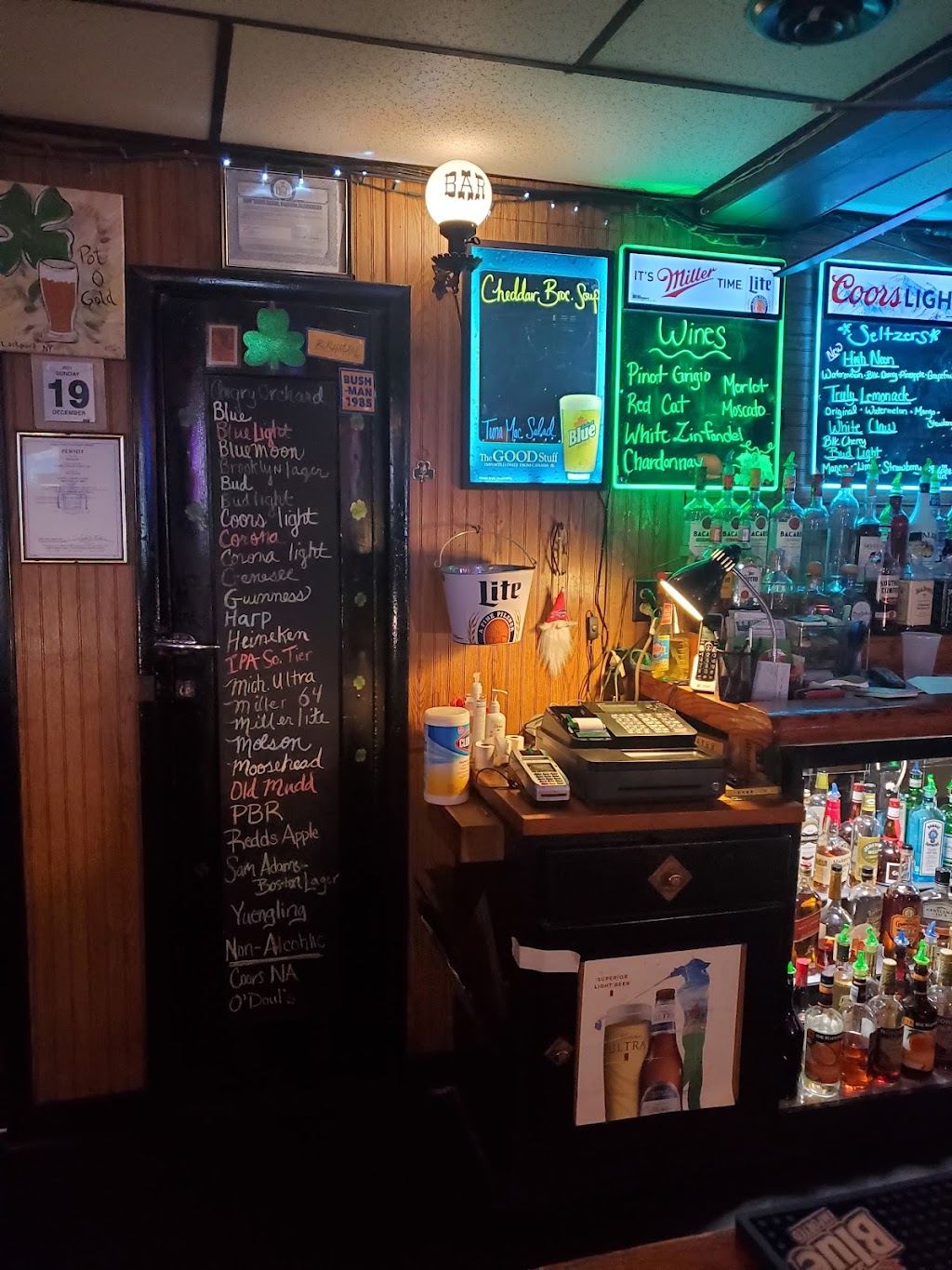 Pot-O-Gold Bar & Restaurant | 20 W Genesee St, Lockport, NY 14094, USA | Phone: (716) 433-9739