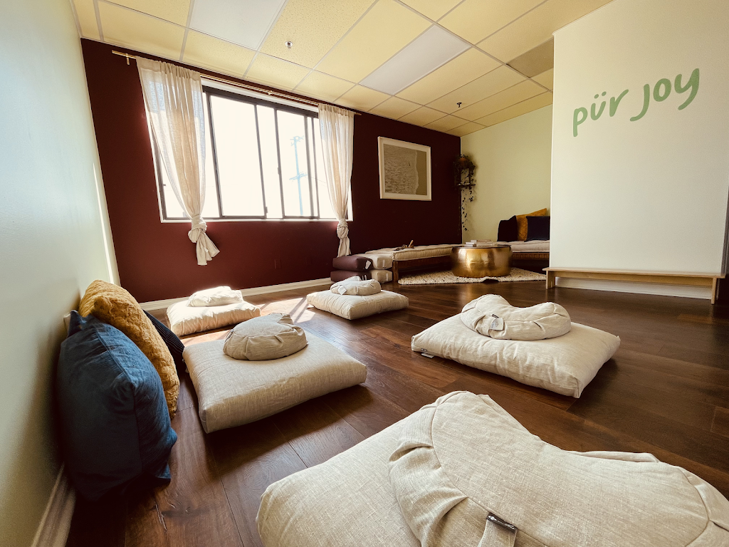Pür Joy Yoga | 1910 Hillhurst Ave, Los Angeles, CA 90027, USA | Phone: (323) 428-5712