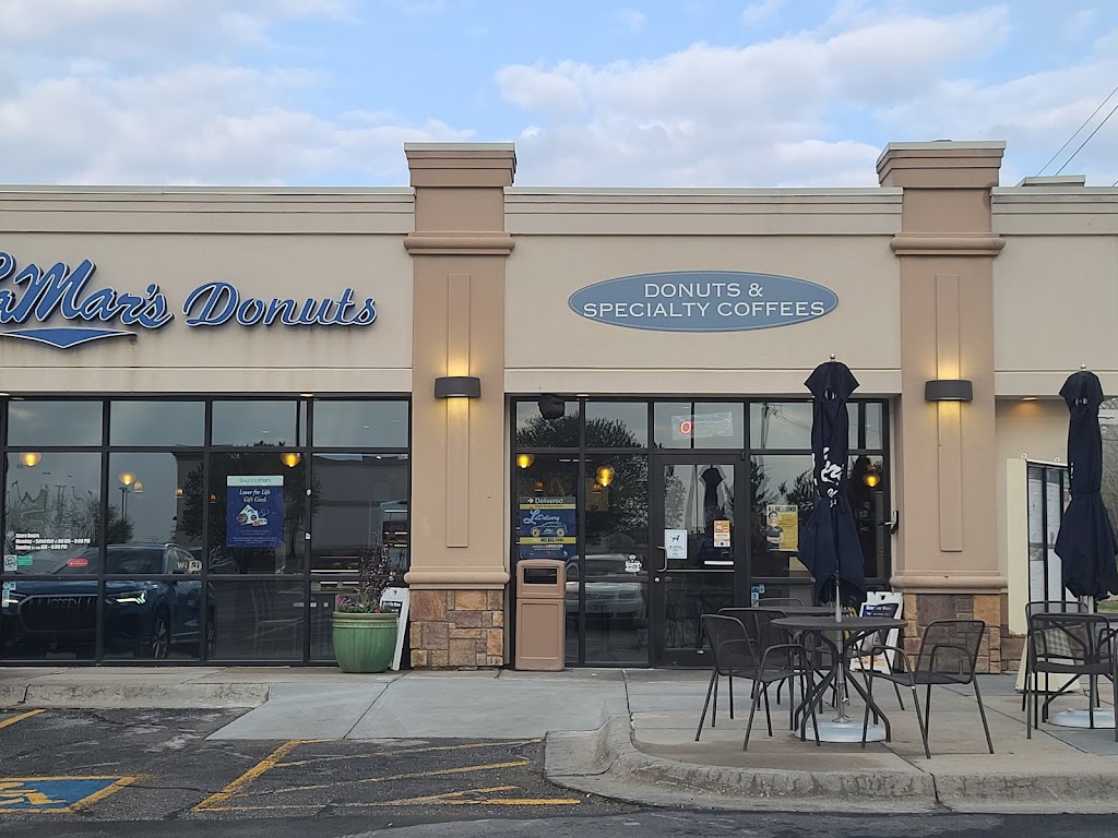 LaMars Donuts and Coffee | 17202 Audrey St, Omaha, NE 68136, USA | Phone: (402) 933-7444