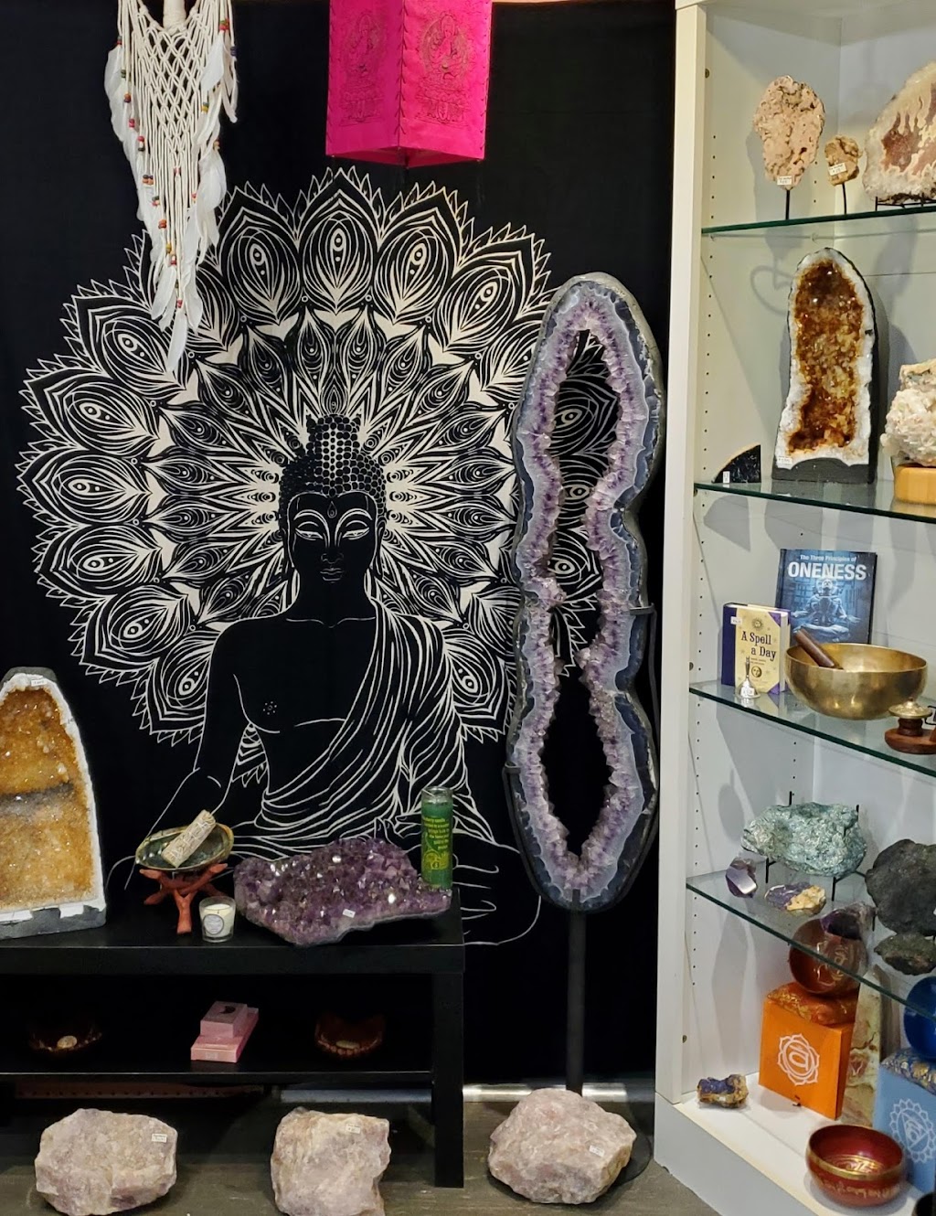 The Curious Muse : Crystal shop | 20651 US Hwy. 441 Row C space 52, Mt Dora, FL 32757, USA | Phone: (407) 721-6341