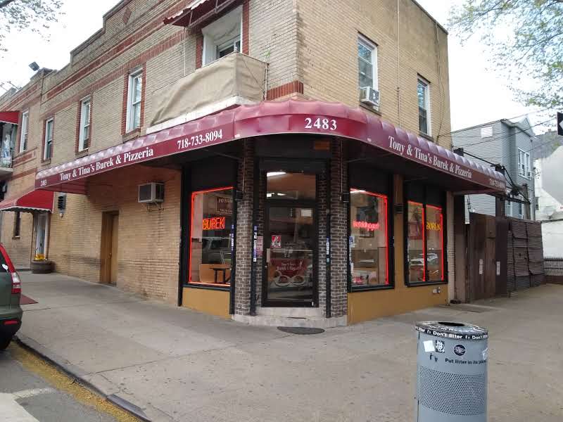 Tony & Tinas Pizzeria | 2483 Arthur Ave, Bronx, NY 10458, USA | Phone: (718) 733-8094