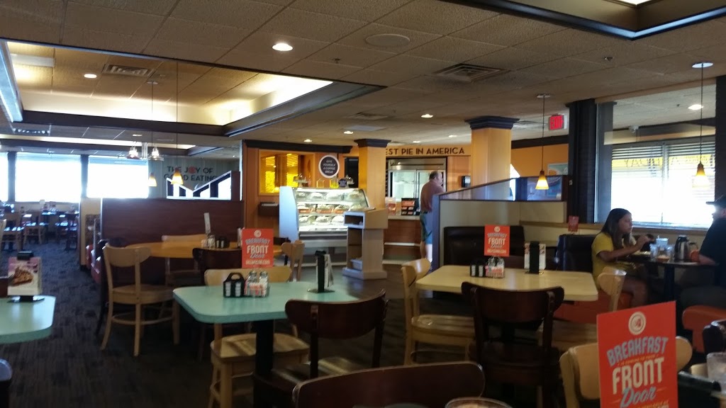 Village Inn | 2935 W Broadway, Council Bluffs, IA 51501, USA | Phone: (712) 328-7377