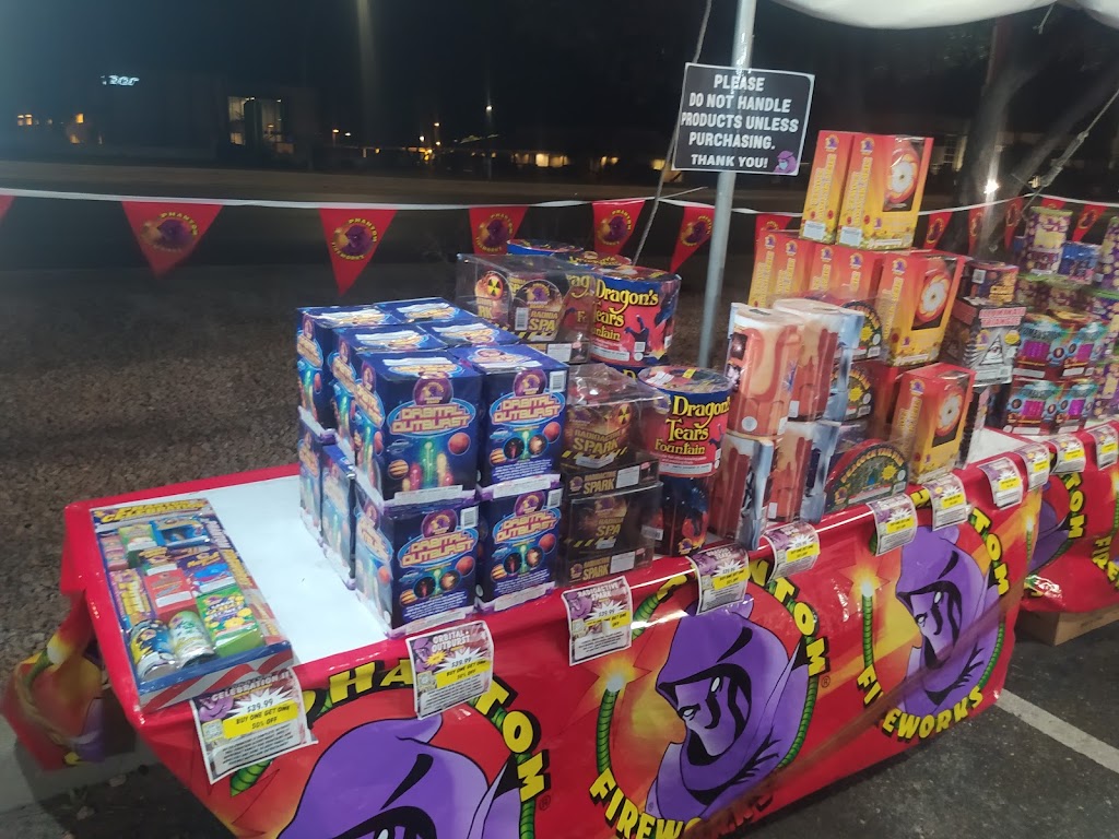 Phantom Fireworks Stand (Open Dec. 26 - 31) | 7915 N Oracle Rd, Oro Valley, AZ 85704, USA | Phone: (330) 746-1064