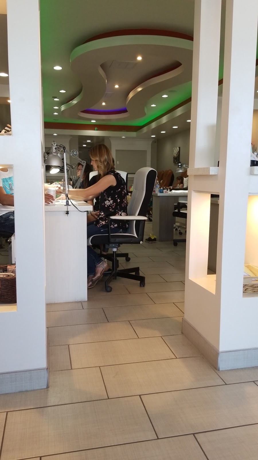 La Vie En Nails & Spa by Cathy | 2748 S Signal Butte Rd, Mesa, AZ 85209, USA | Phone: (480) 284-7198