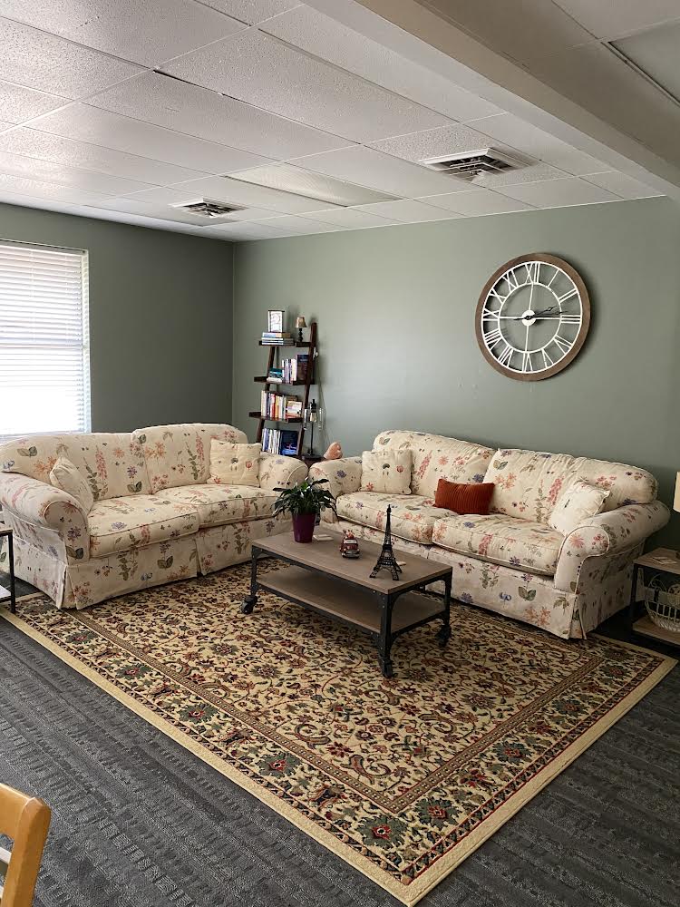 Anns Couch | 4004 N 91st St, Omaha, NE 68134, USA | Phone: (402) 661-4029