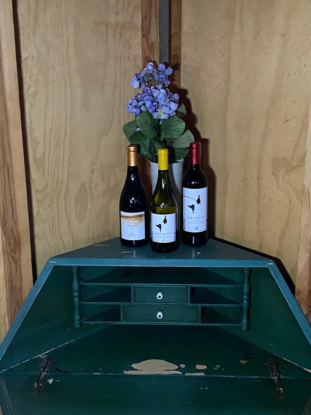 Luna Negra cerveza y vinos | San Felipe-Ensenada km 17.5, 22842 Ensenada, B.C., Mexico | Phone: 646 383 9922