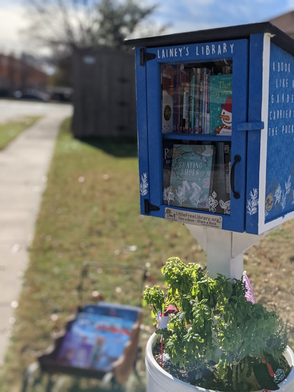 Laineys Free Little Library | 2724 Oak Trail, Carrollton, TX 75007, USA | Phone: (214) 701-3668