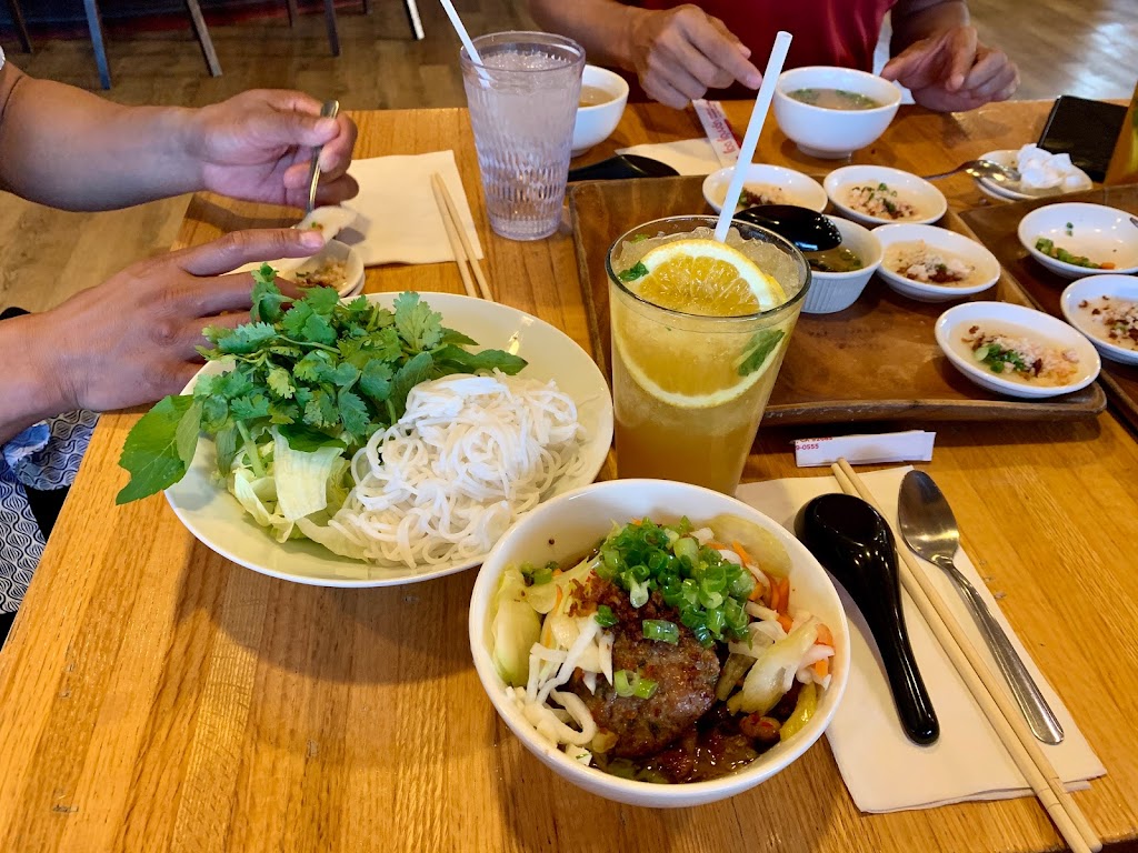 Quán Hợp Restaurant | 15640 Brookhurst St, Westminster, CA 92683 | Phone: (714) 689-0555