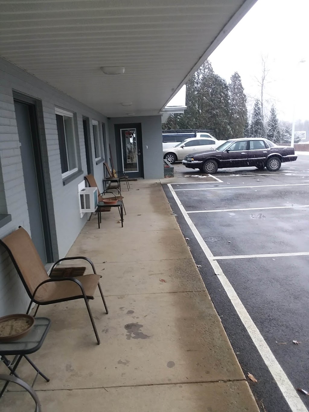 Lark Motel | 7291 Big Beaver Blvd, Beaver Falls, PA 15010, USA | Phone: (724) 730-1255