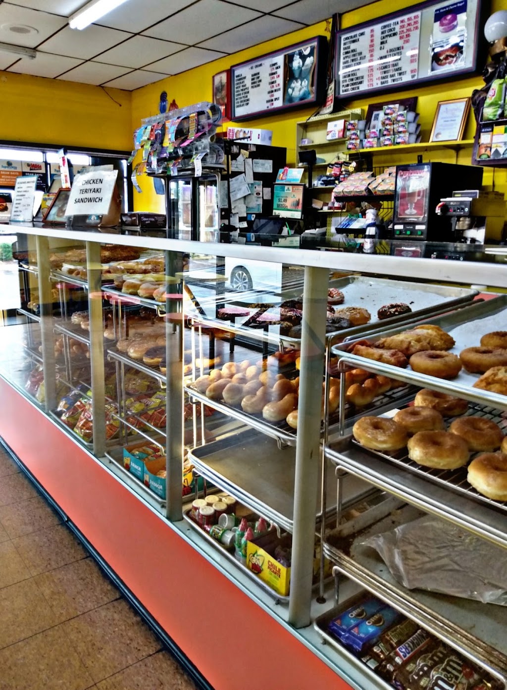 Christys Donuts | 11430 Laurel Canyon Blvd # B, San Fernando, CA 91340, USA | Phone: (818) 898-1185