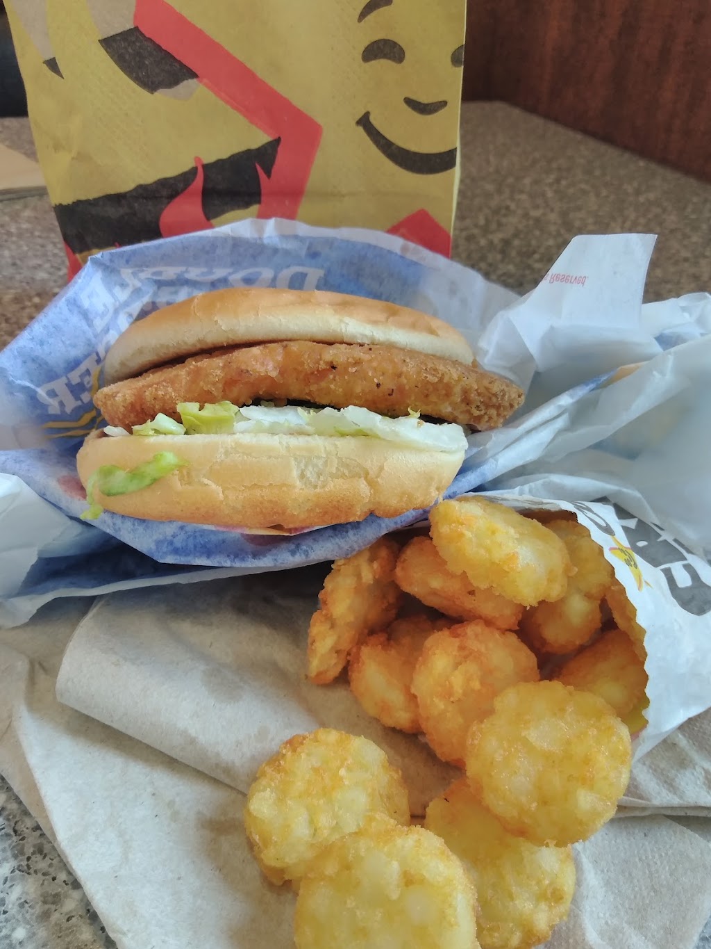 Carl’s Jr. | 43350 Florida Ave, Hemet, CA 92544, USA | Phone: (951) 927-9978