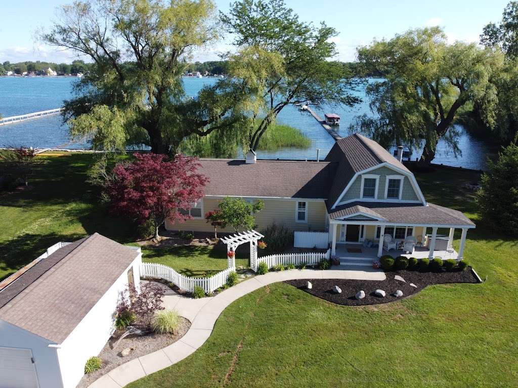 Harsens Island Lodge on the North Channel | 2330 N Channel Dr, Harsens Island, MI 48028, USA | Phone: (586) 242-2860