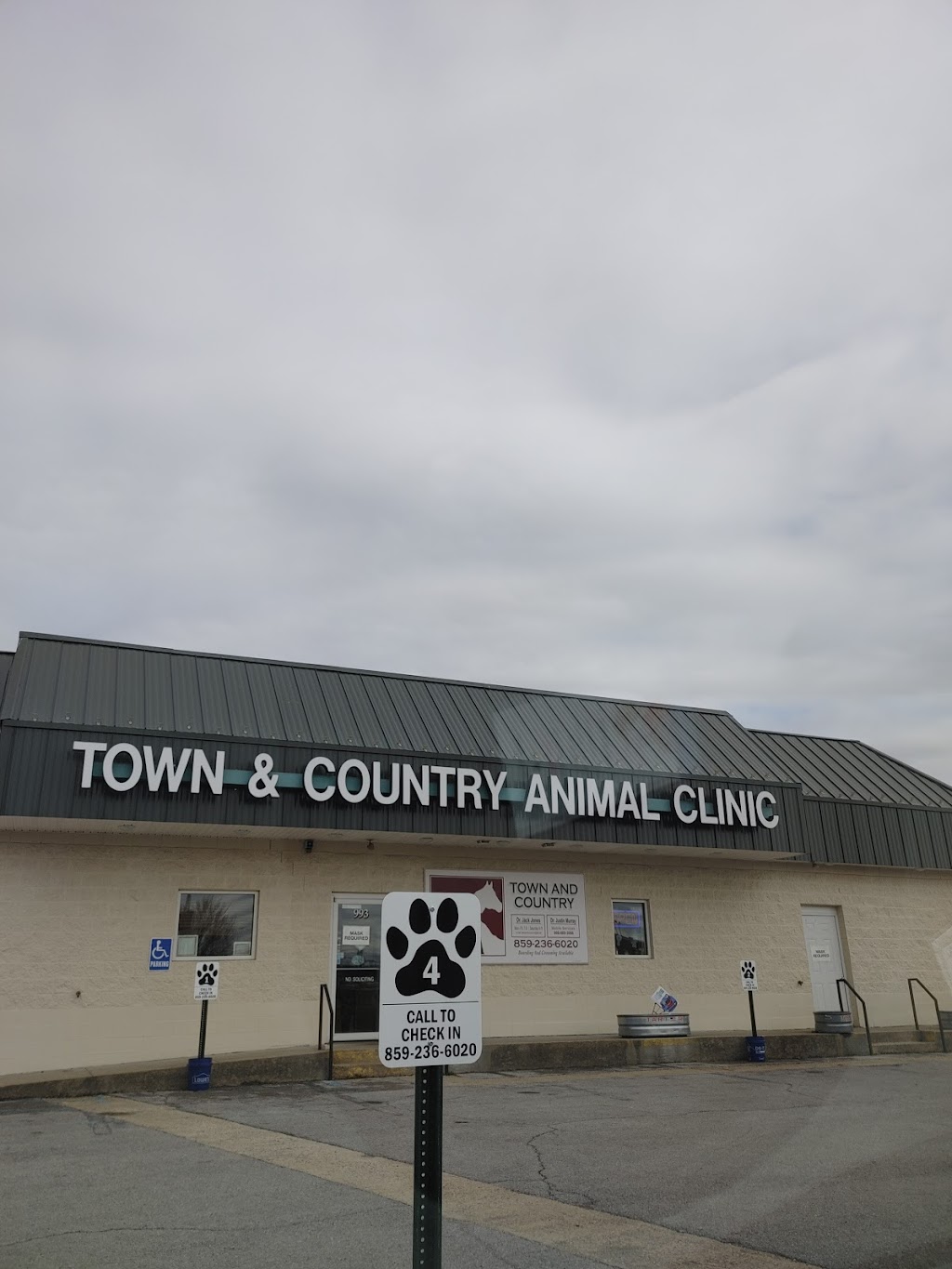 Town & Country Animal Clinic | 993 Ben Ali Dr, Danville, KY 40422, USA | Phone: (859) 236-6020