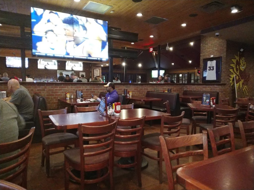 Zipps Sports Grill | 4060 S Arizona Ave, Chandler, AZ 85248 | Phone: (480) 398-1776